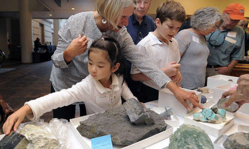 A girl and her family learn more about the Museum's gems collections